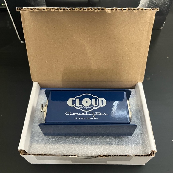 Shure SM7B, Cloudlifter, and Scarlet 2i2, w/ cables, stand, & iphone connector - Picture 2 of 10